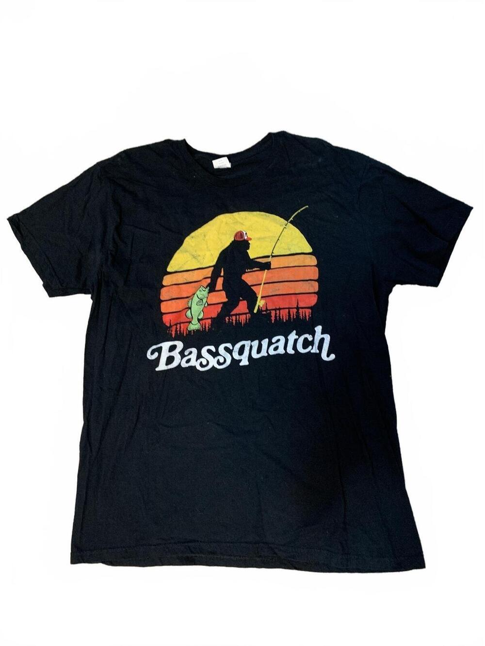Men's XL Black Bassquatch Graphic T-Shirt with Fishing Design